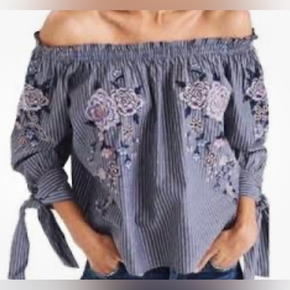 American Eagle Outfitters Tops - American Eagle Off the Shoulder Embroidered Top Women’s Size XL